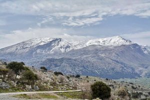 Drei alpine Gebirgszüge bilden das Rückgrat der Insel, (c) Stefan Munzinger