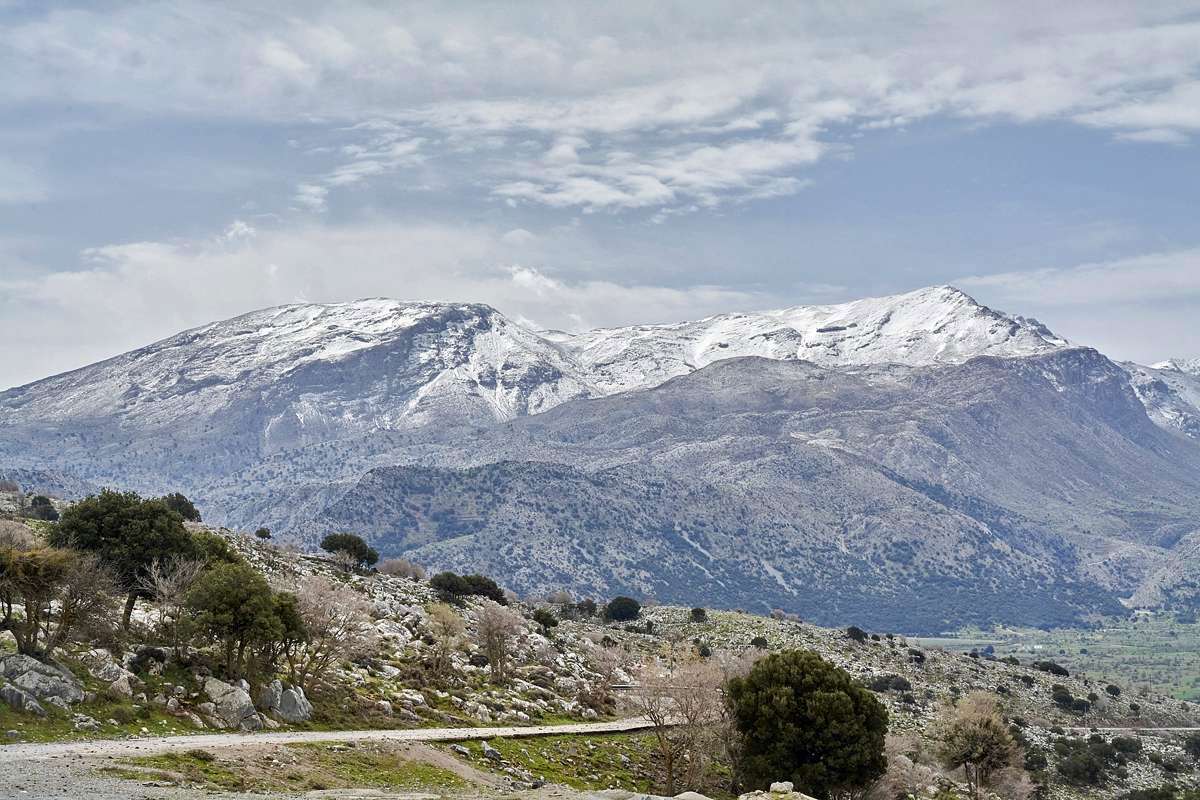 Drei alpine Gebirgszüge bilden das Rückgrat der Insel, (c) Stefan Munzinger