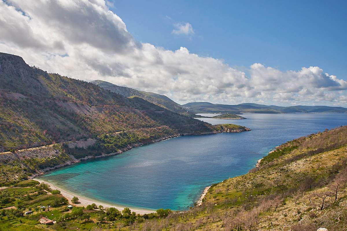 Die malerische Bucht von Elinta im westlichen Teil von Chios