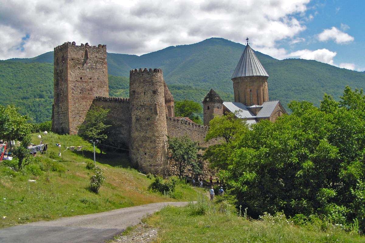 Die Festung Ananuri an der Georgischen Heerstraße