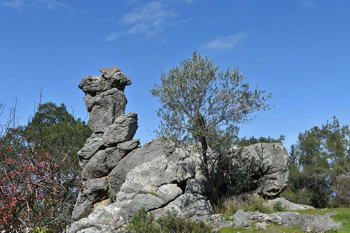 Landschaft mit beeindruckender Felsformation