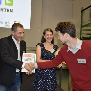 Simon Grohe, Karoline Brandt und Gerrit Öhm (v. l. n. r.) bei der Projektauszeichnung, (c) Gaby Schulemann-Maier