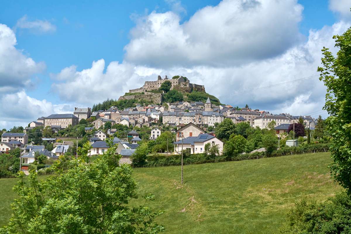 Sévérac-le-Château mit seinen Überresten der mittelalterlichen Festung Château de Sévérac, (c) Stefan Munzinger/NABU-naturgucker.de