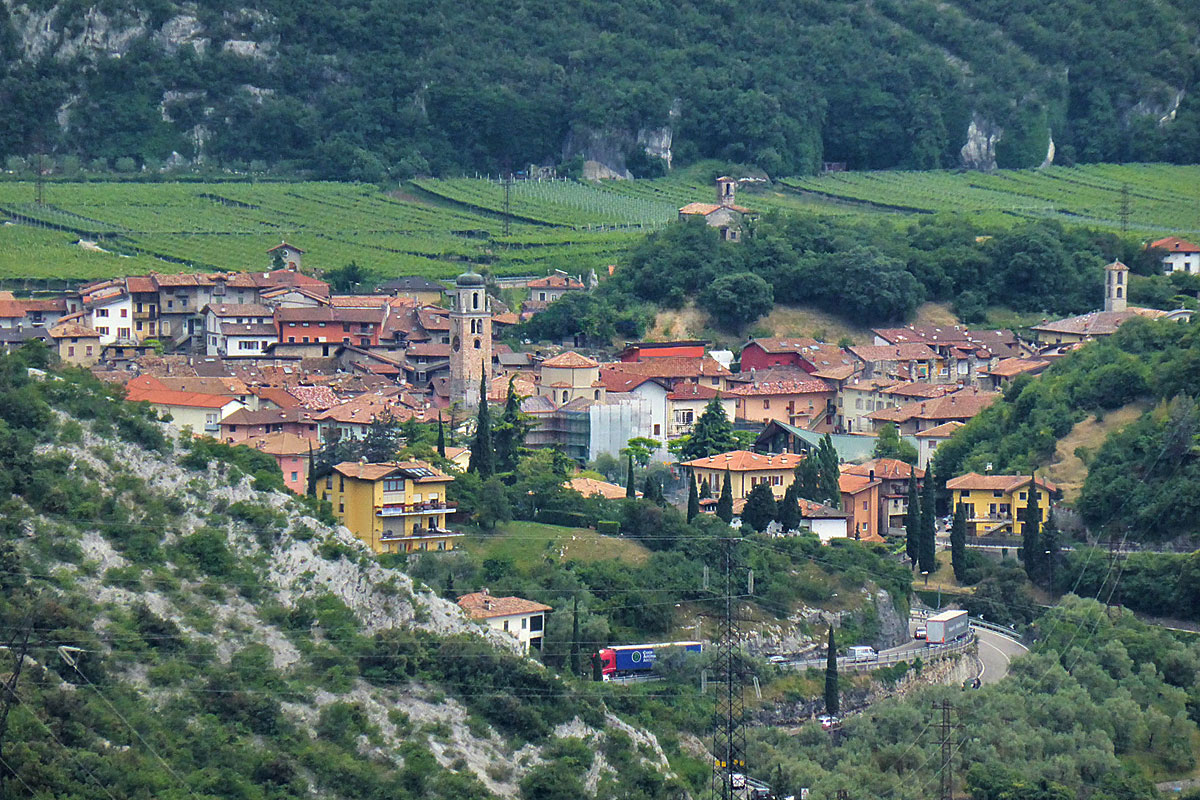 Blick auf Nago, oberhalb von Torbole gelegen