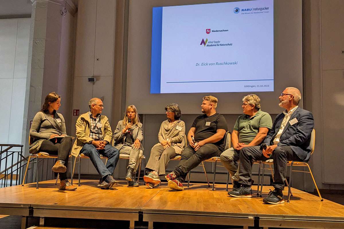 Podiumsdiskussion am Mittag (v. l. n. r.): Dr. Milena Stillfried, Dr. Daniel Baumgärtner, Dr. Rita Lüder, Regine Balmer, Thomas Hörren, Dr. Eick von Ruschkowski und Dr. Andreas Lindemann, (c) Gaby Schulemann-Maier