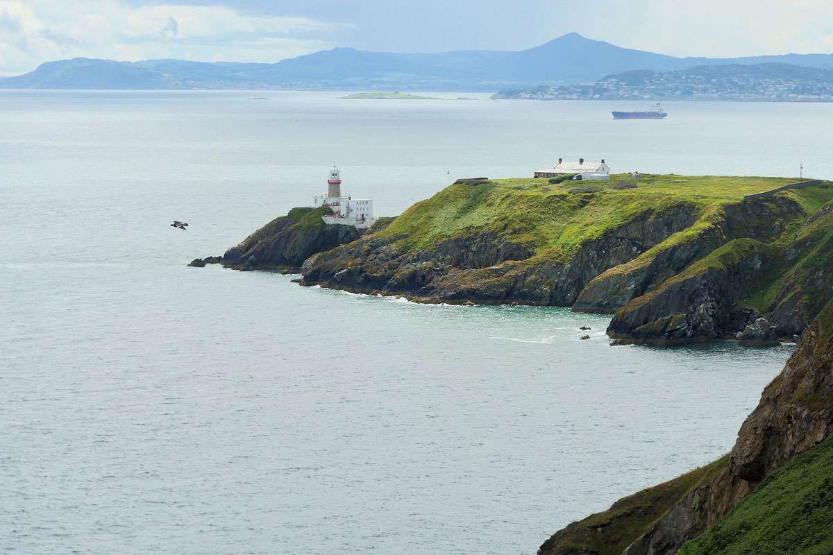 Howth Cliff Walk – Küstenpfad mit Blick auf den Leuchtturm, (c) Dr. Max Seyfried/NABU-naturgucker.de