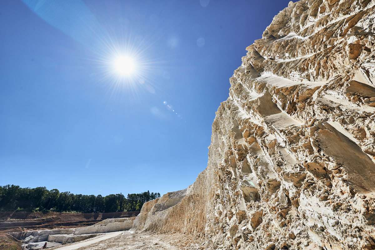 Steilwand in einer Abbaustätte, (c) BKRI/Aloys Josef Müller