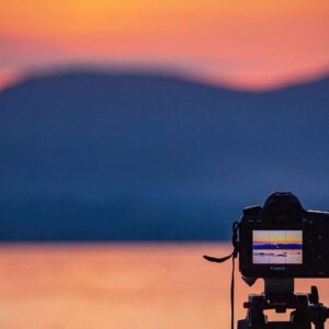 Kamera und Landschaft am Abend, (c) Renan_Brun/Pixabay