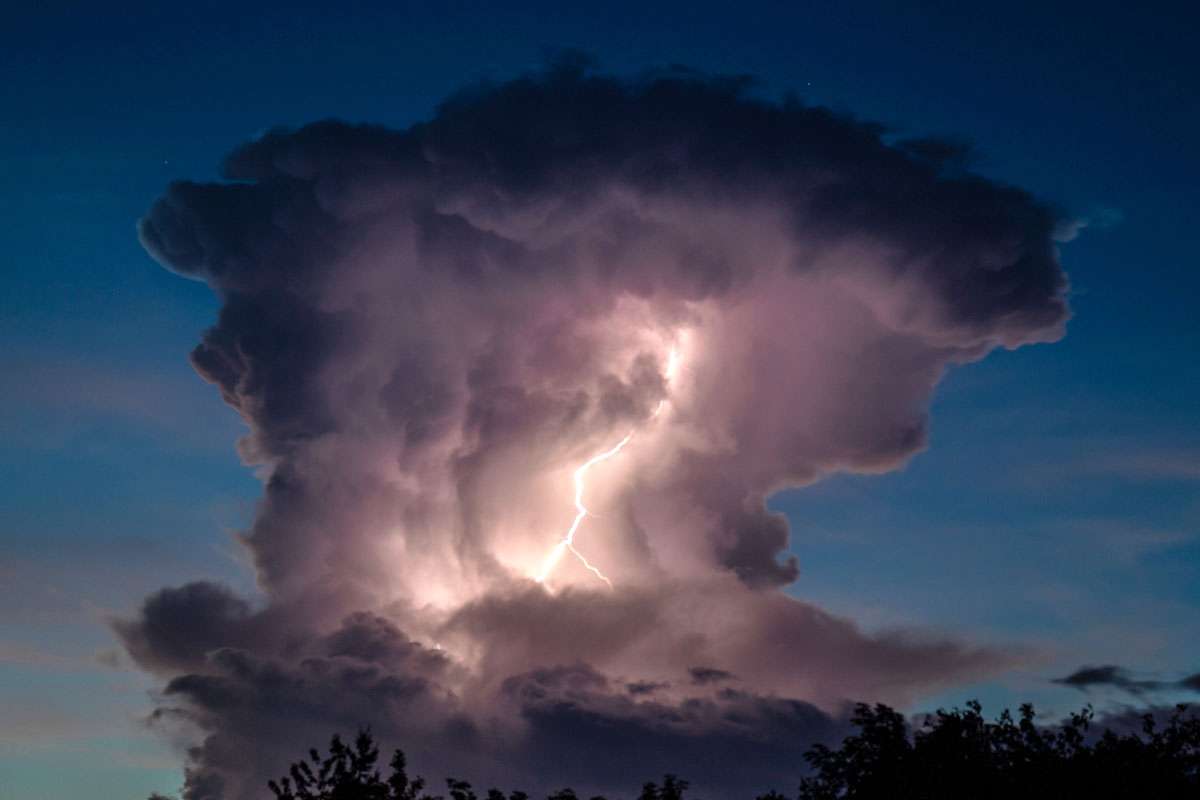 Gewitter mit zuckendem Blitz, (c) Norbert Parmantye/NABU-naturgucker.de