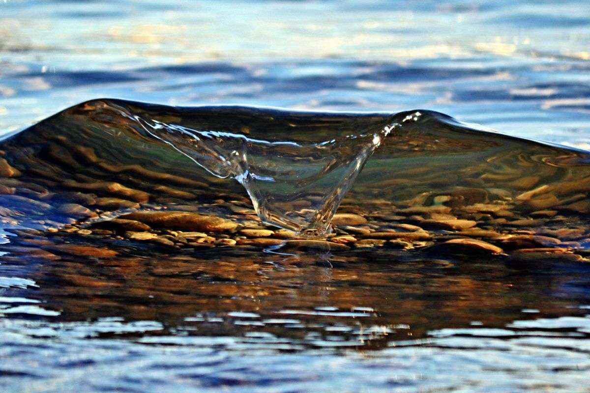Wasser in Bewegung: Welle im See, (c) Yvonne Waxenegger/NABU-naturgucker.de Wasser in Bewegung: Welle im See, (c) Yvonne Waxenegger/NABU-naturgucker.de